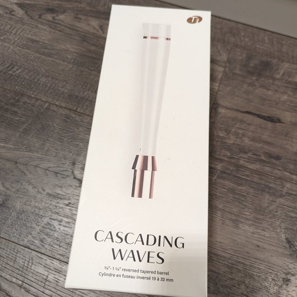 T3 Convertible Cascading Waves Reversed Taper Wand - Picture 3 of 3